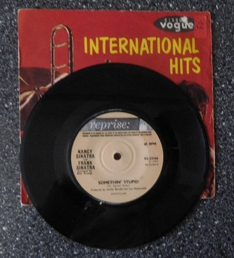 Nancy & Frank Sinatra - somethin' stupid (vanaf € 1,75), Cd's en Dvd's, Vinyl Singles, Ophalen of Verzenden, Zo goed als nieuw