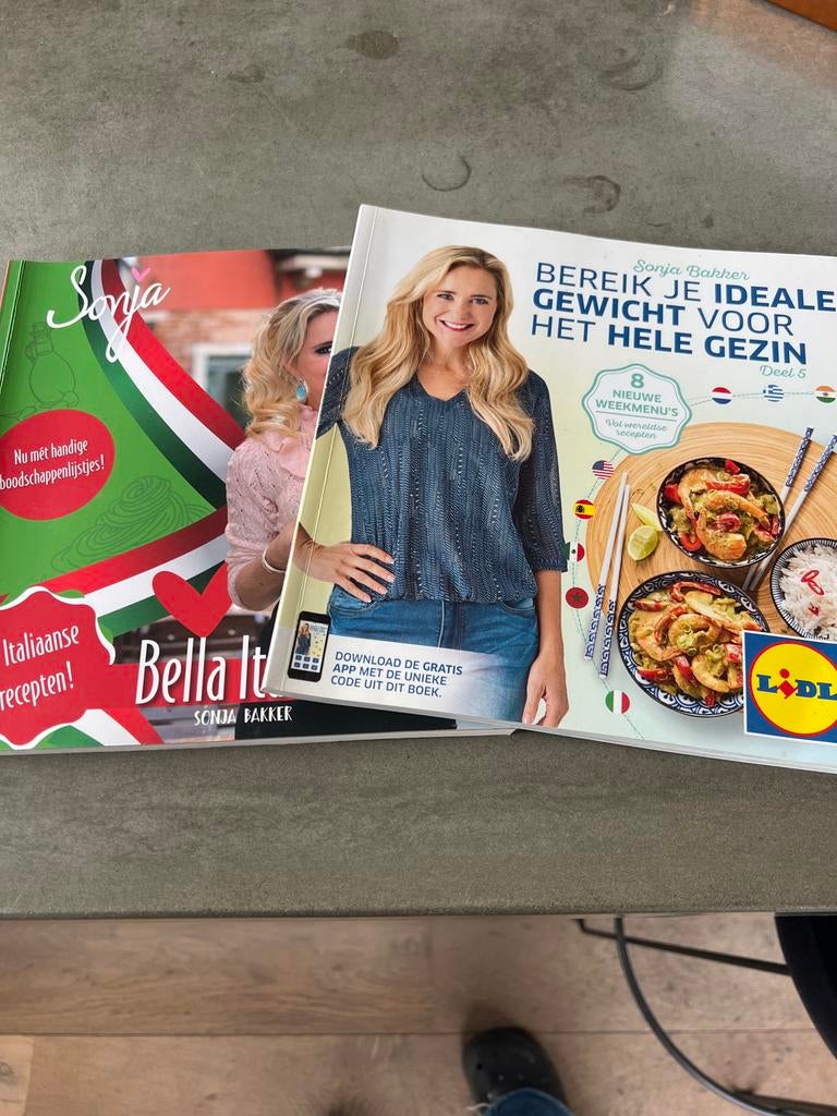 Sonja Bakker Kookboeken: Bella Italia & Ideaal Gewicht, Boeken, Italië, Hoofdgerechten, Ophalen of Verzenden, Zo goed als nieuw