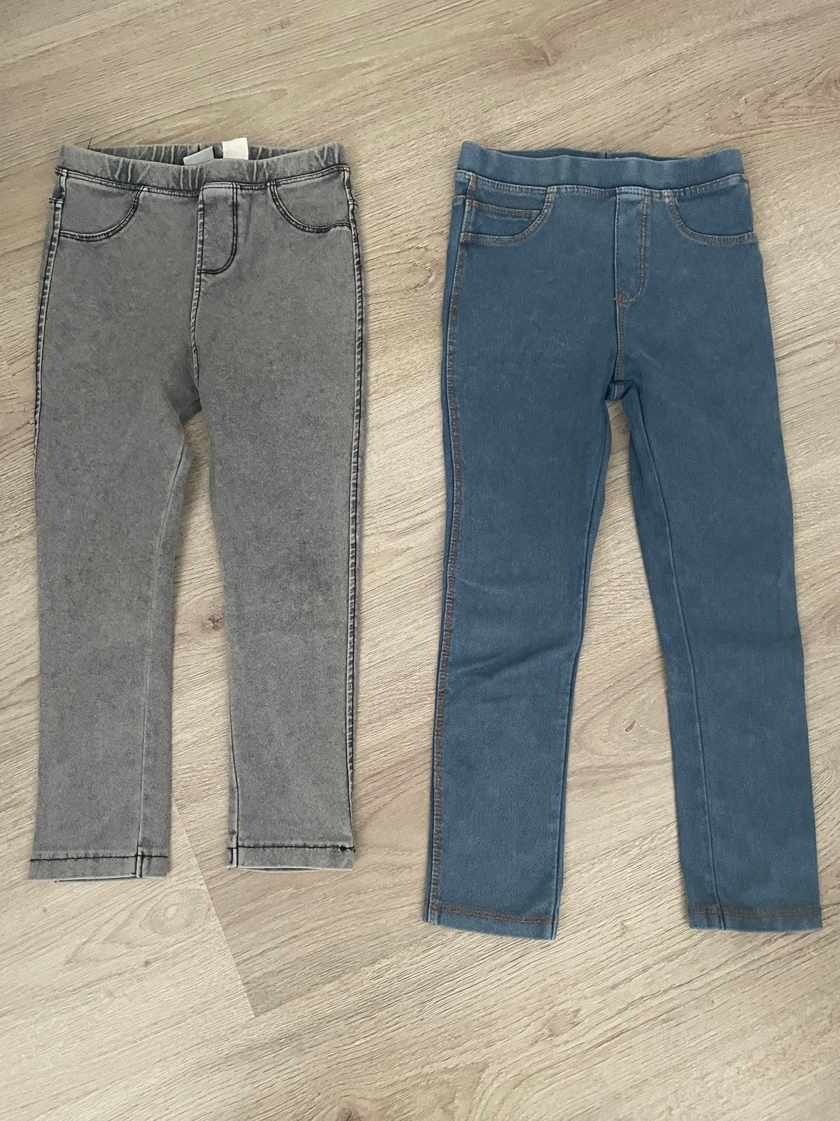 2 Zara broeken voor kinderen - grijs (maat 110) en blauw (ma, Ophalen of Verzenden, Gebruikt, Jongen of Meisje, Broek