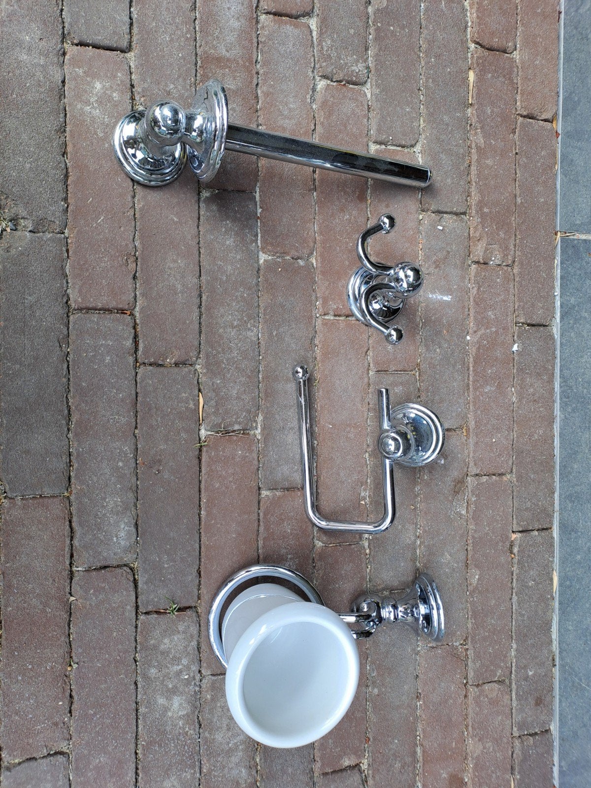 Badkamer assecoires zilver/wit, Huis en Inrichting, Badkamer | Badtextiel en Accessoires, Ophalen, Gebruikt, Wit