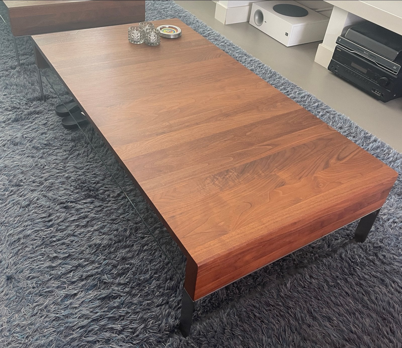Leolux notenhouten salontafel met glasplaat, Ophalen, Gebruikt, 100 tot 150 cm, 50 tot 100 cm