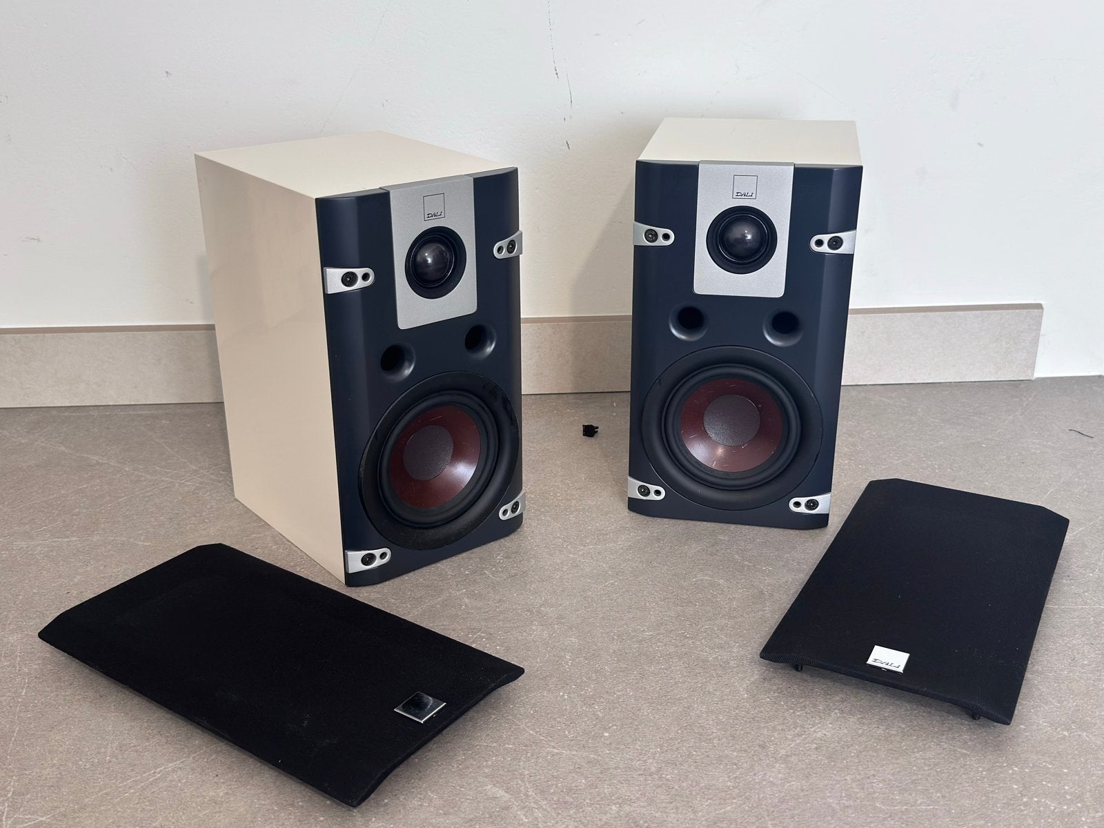 Dali Lektor 1 Boekenplank Luidsprekers - Wit (Paar), Ophalen of Verzenden, Zo goed als nieuw, Geschikt voor surround/home cinema