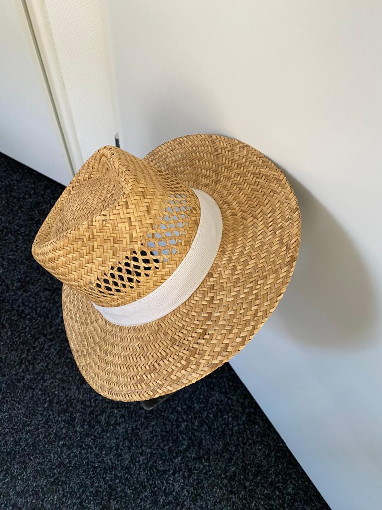 TE KOOP.  NIEUWE RIETEN ZONNEHOED !!, Kleding | Dames, Hoeden en Petten, Ophalen of Verzenden, Nieuw, One size fits all