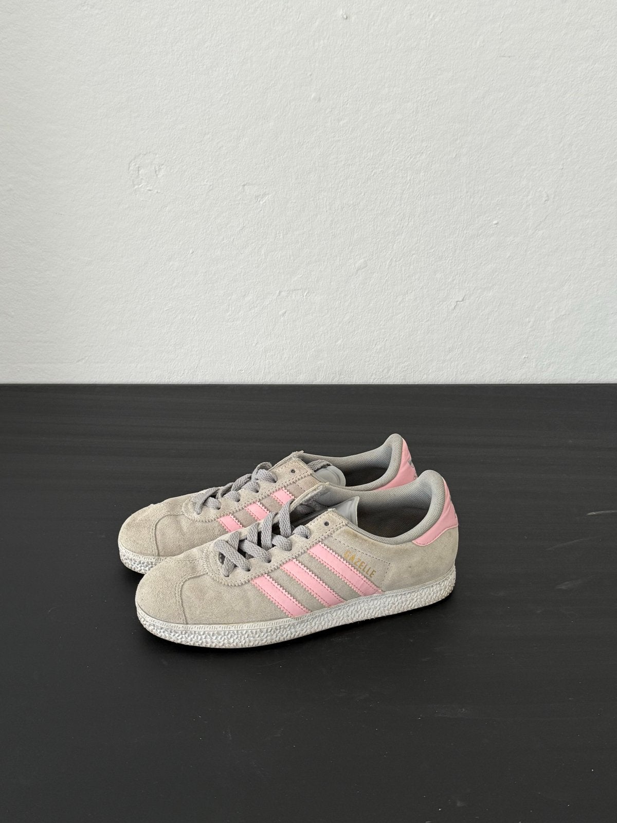Adidas Gazelle sneakers grijs/roze maat 36 2/3, Ophalen of Verzenden, Gedragen, Grijs, Sneakers of Gympen