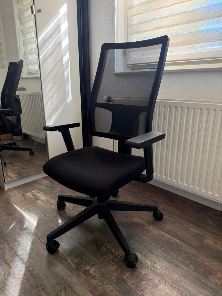 Ergonomische bureaustoel, Huis en Inrichting, Bureaustoelen, Ophalen, Zo goed als nieuw, Zwart