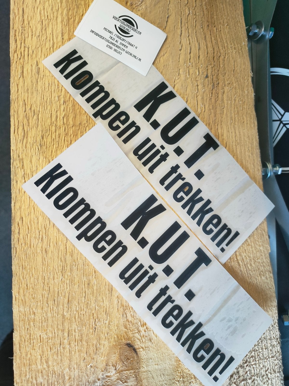 Set van 2: K.U.T. Klompen uit trekken! stickers, Auto diversen, Autostickers, Ophalen of Verzenden