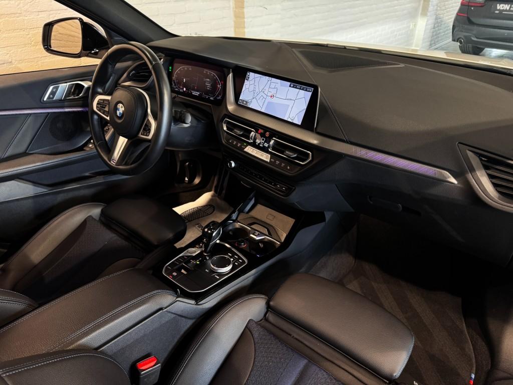 Bmw 1-SERIE 120i High Executive M-Sport Pano Sfeerv HUD Trek, Electronic Stability Program (ESP), Gebruikt, 4 cilinders, Met garantie (alle)