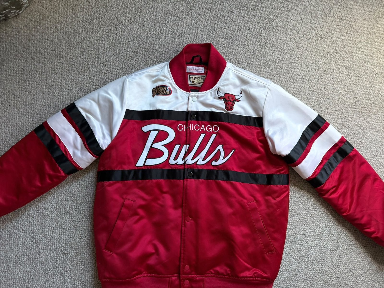Mitchell & Ness Chicago Bulls Head Coach Jas, Ophalen of Verzenden, Zo goed als nieuw, Rood