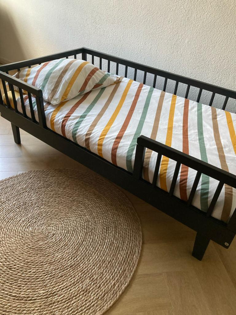 petit amelie kinder bed, Kinderen en Baby's, Kinderkamer | Bedden, 70 tot 85 cm, Zo goed als nieuw, Matras, 140 tot 160 cm