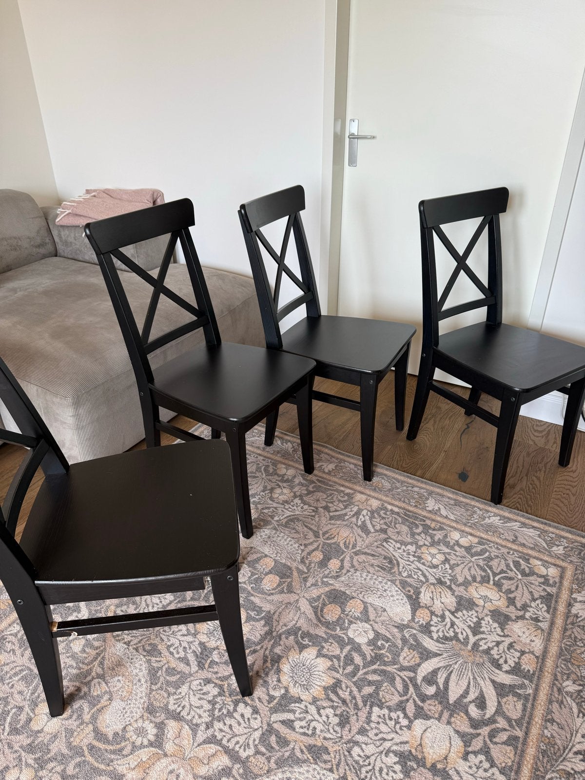 4x IKEA ROSENTORP stoelen - 3 goed, 1 beschadigd, Huis en Inrichting, Stoelen, Gebruikt, Vier, Hout, Zwart, Ophalen