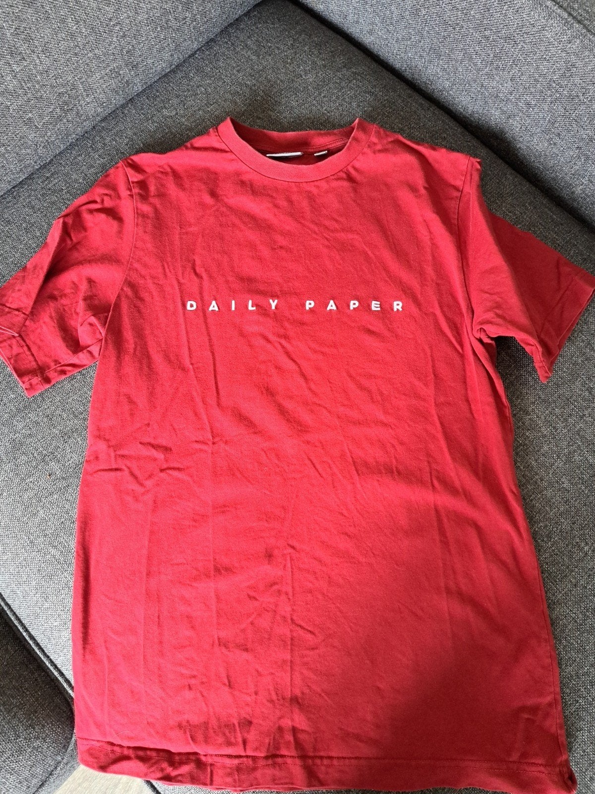 Bordeauxrood T-shirt Daily Paper maat S, Ophalen of Verzenden, Gedragen, Rood