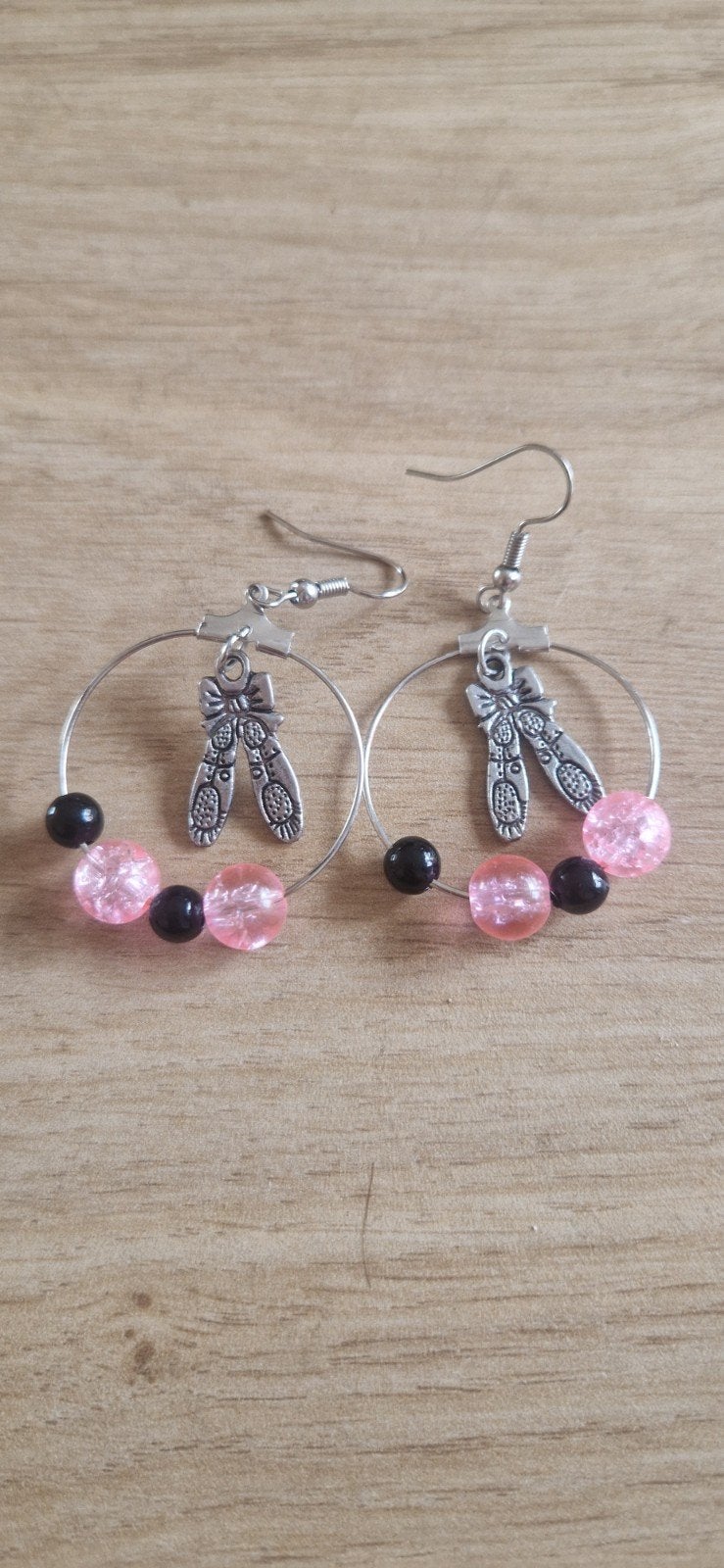 Leuke oorbellen met balletjes en balletschoentjes, Overige materialen, Hangers, Ophalen of Verzenden, Zo goed als nieuw