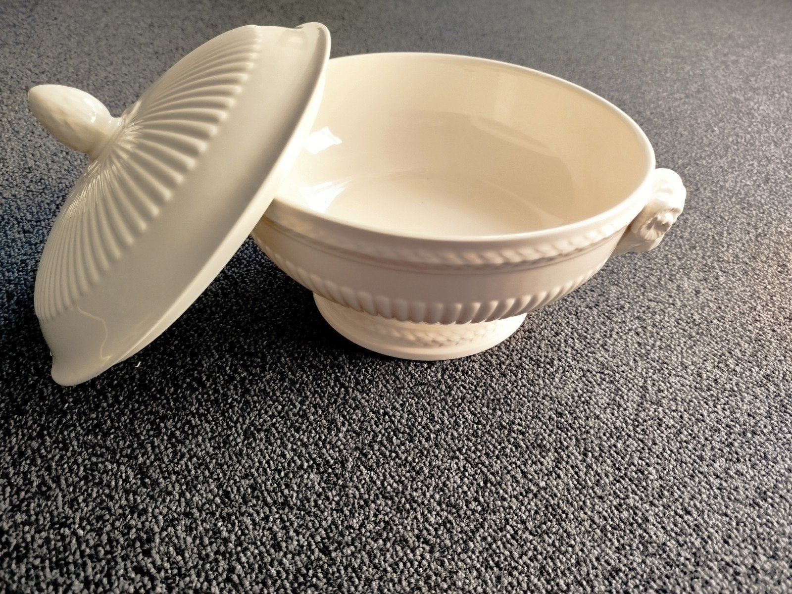 dekschaal/ soepterrine Wedgwood Edme, Ophalen of Verzenden, Zo goed als nieuw, Aardewerk, Schaal of Schalen