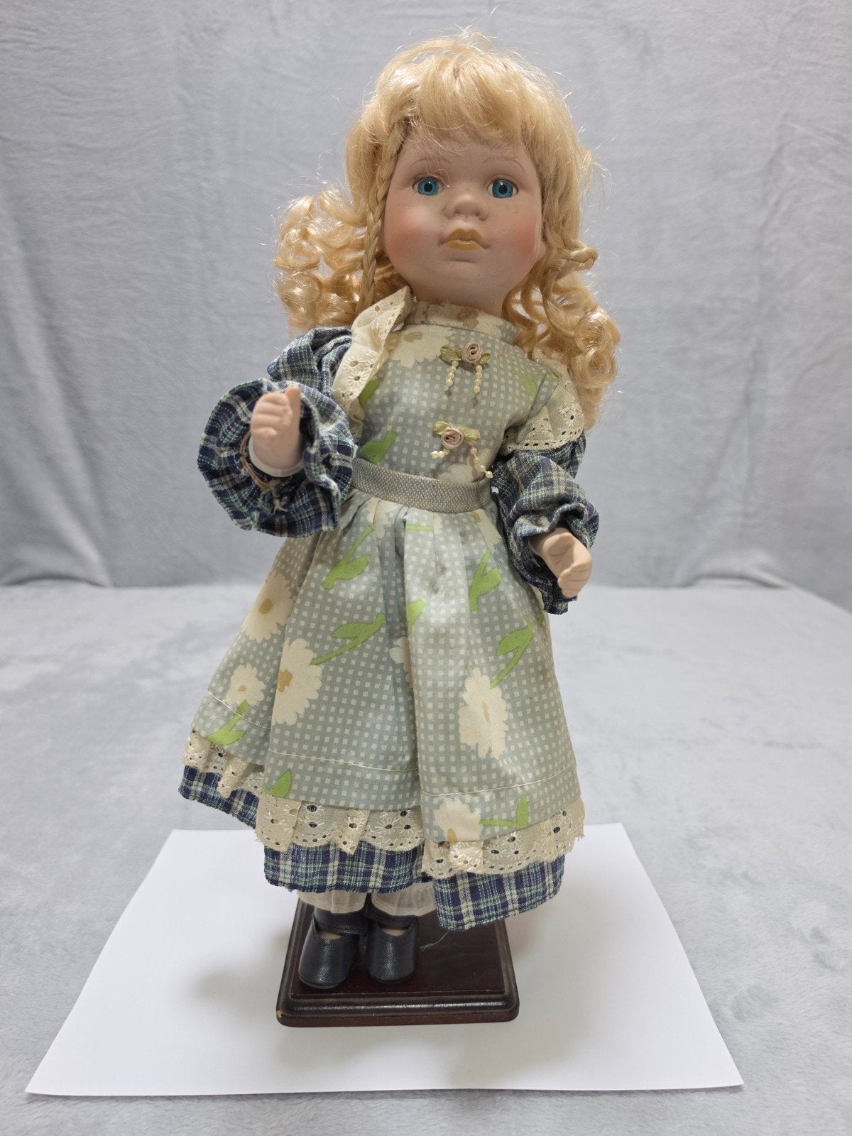 Porseleinen verzamelpop 45 cm – Blond krullend haar – Vintag, Ophalen of Verzenden, Gebruikt, Pop