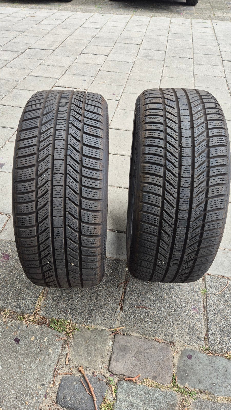 Continental Winterbanden 235/45 R18 V XL, Auto-onderdelen, Banden en Velgen, 18 inch, Gebruikt, 235 mm, Band(en)