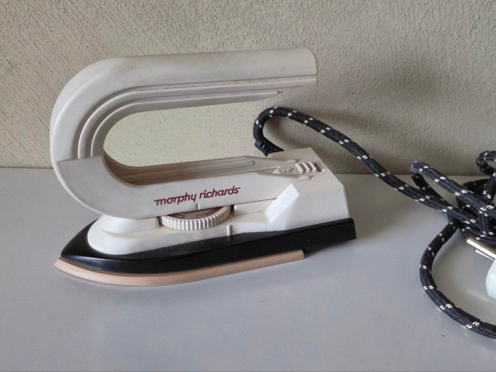 Vintage Morphy Richards "Travelling Light" reisstrijkijzer, Ophalen of Verzenden