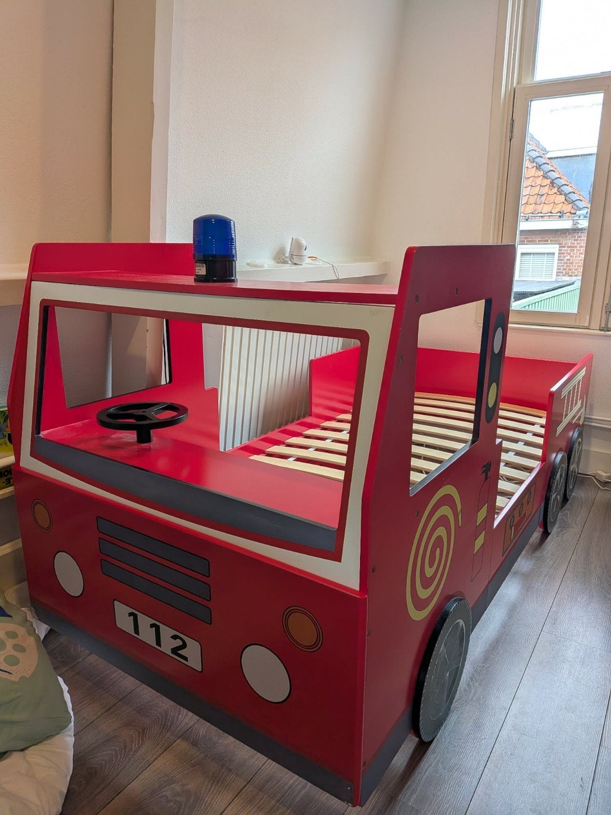 Brandweerbed voor peuter, 90x200, met zwaailicht, Kinderen en Baby's, Kinderkamer | Bedden, Ophalen, 85 tot 100 cm, Zo goed als nieuw
