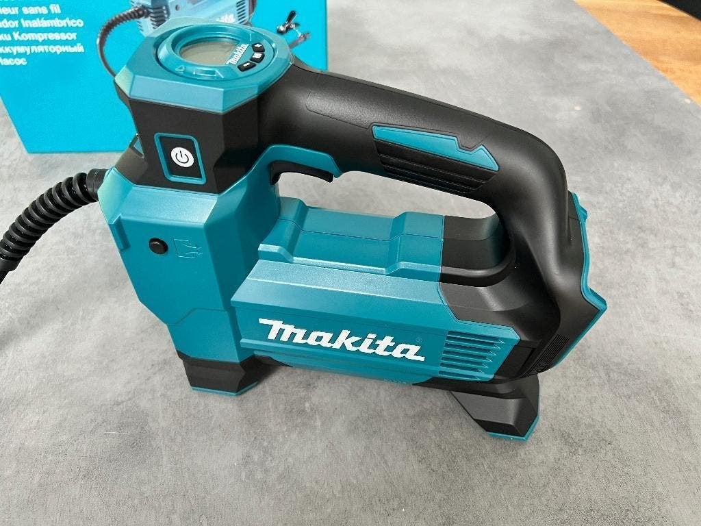 Makita DMP181Z 18V accu LXT Bandenpomp 11,1 bar Autostop LED, Ophalen of Verzenden
