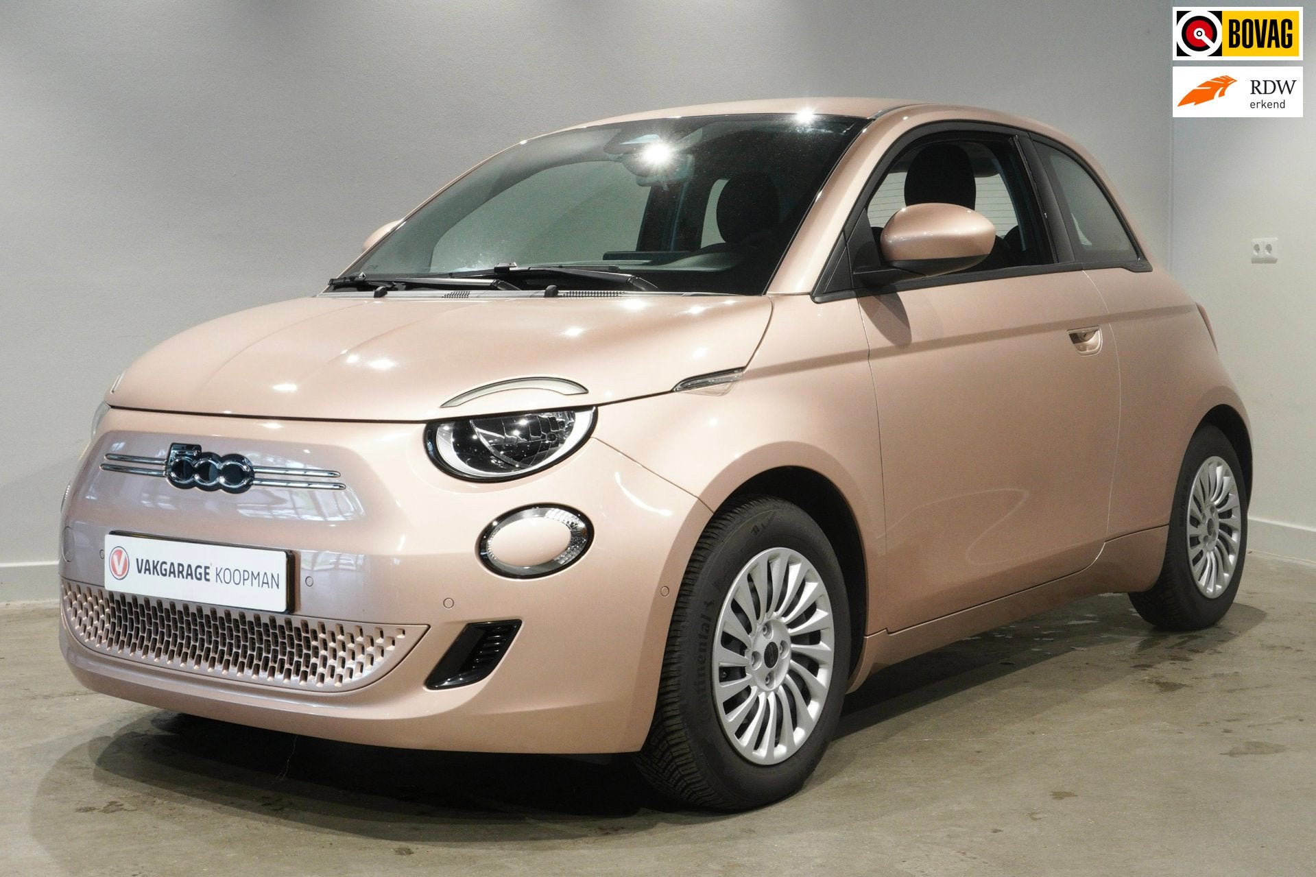 Fiat 500 Urban 42 kWh Camera|Apple Carplay|Cruise control, Dealer onderhouden, 4 stoelen, 1265 kg, Geïmporteerd