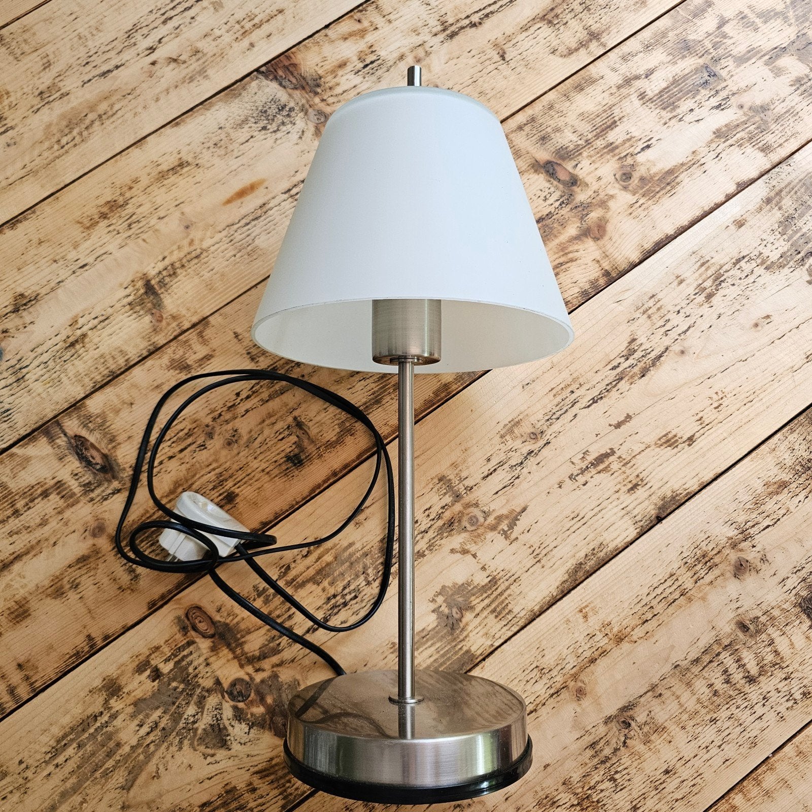Moderne tafellamp met E14 fitting en schakelaar, Ophalen, Gebruikt, Overige merken, Met schakelaar