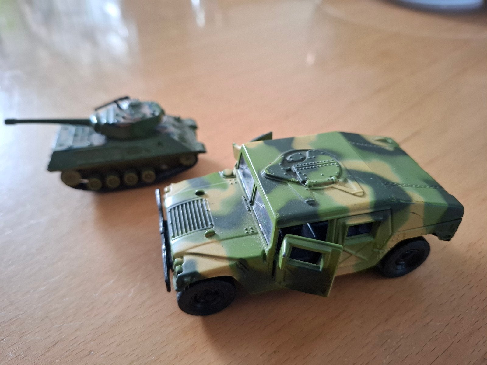 Humvee en tank, modelauto's, Ophalen of Verzenden, Zo goed als nieuw