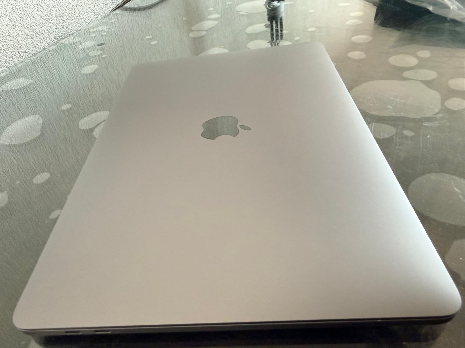MacBook Pro 13 inch met touchbar - Zo goed als nieuw (2021), Computers en Software, Apple Macbooks, 256 GB, 2 tot 3 Ghz, Qwerty