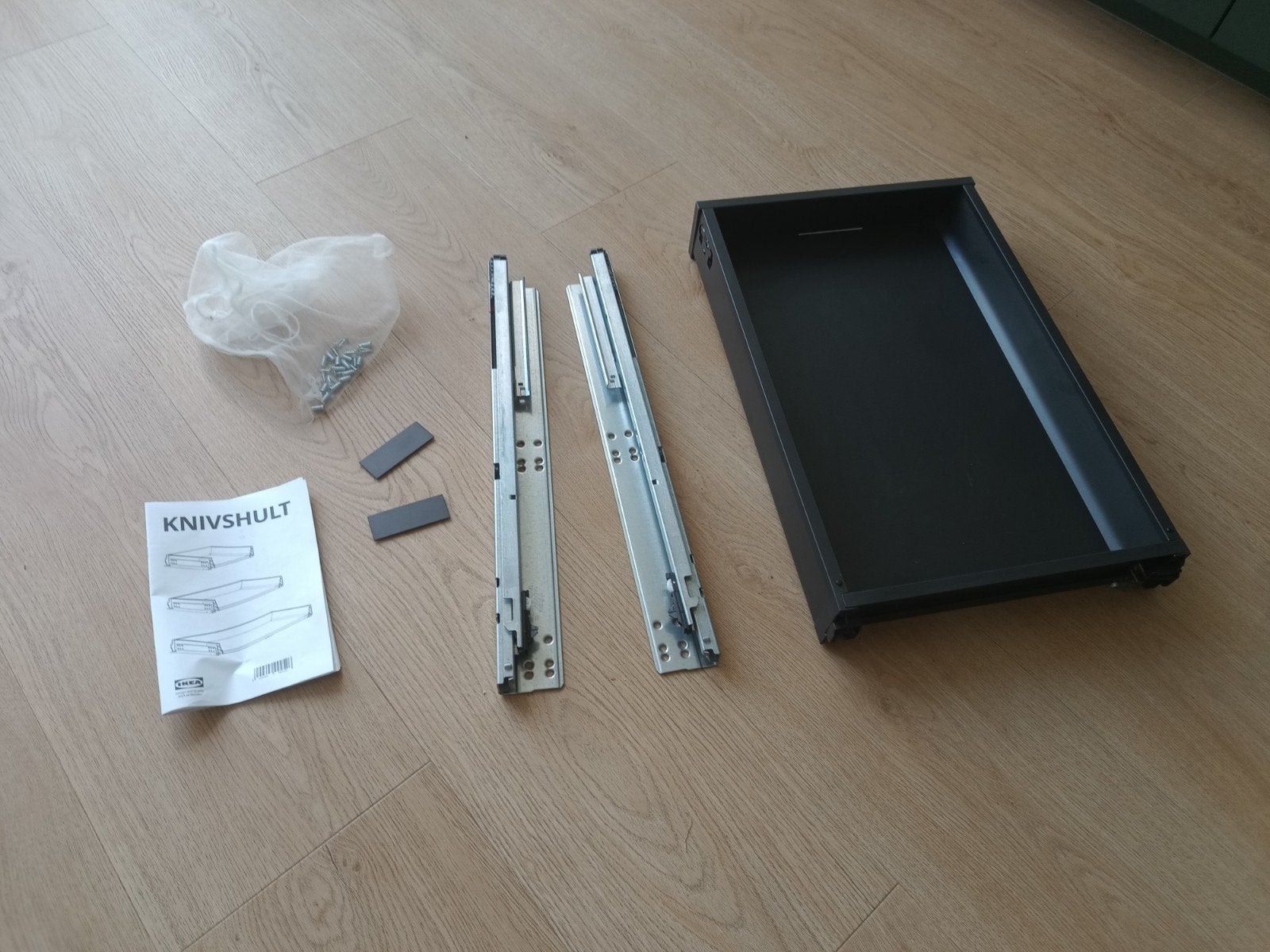 IKEA KNIVSHULT lade met rails - Gloednieuw, Huis en Inrichting, Ophalen, Zo goed als nieuw
