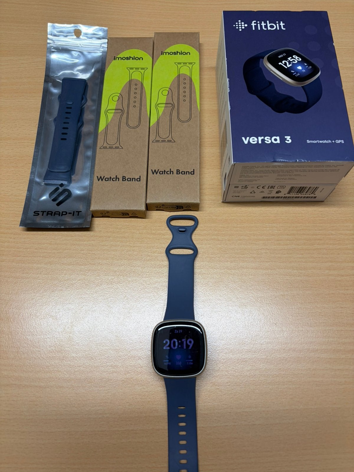 Fitbit versa 3, Blauw, Ophalen of Verzenden, Zo goed als nieuw, Waterdicht