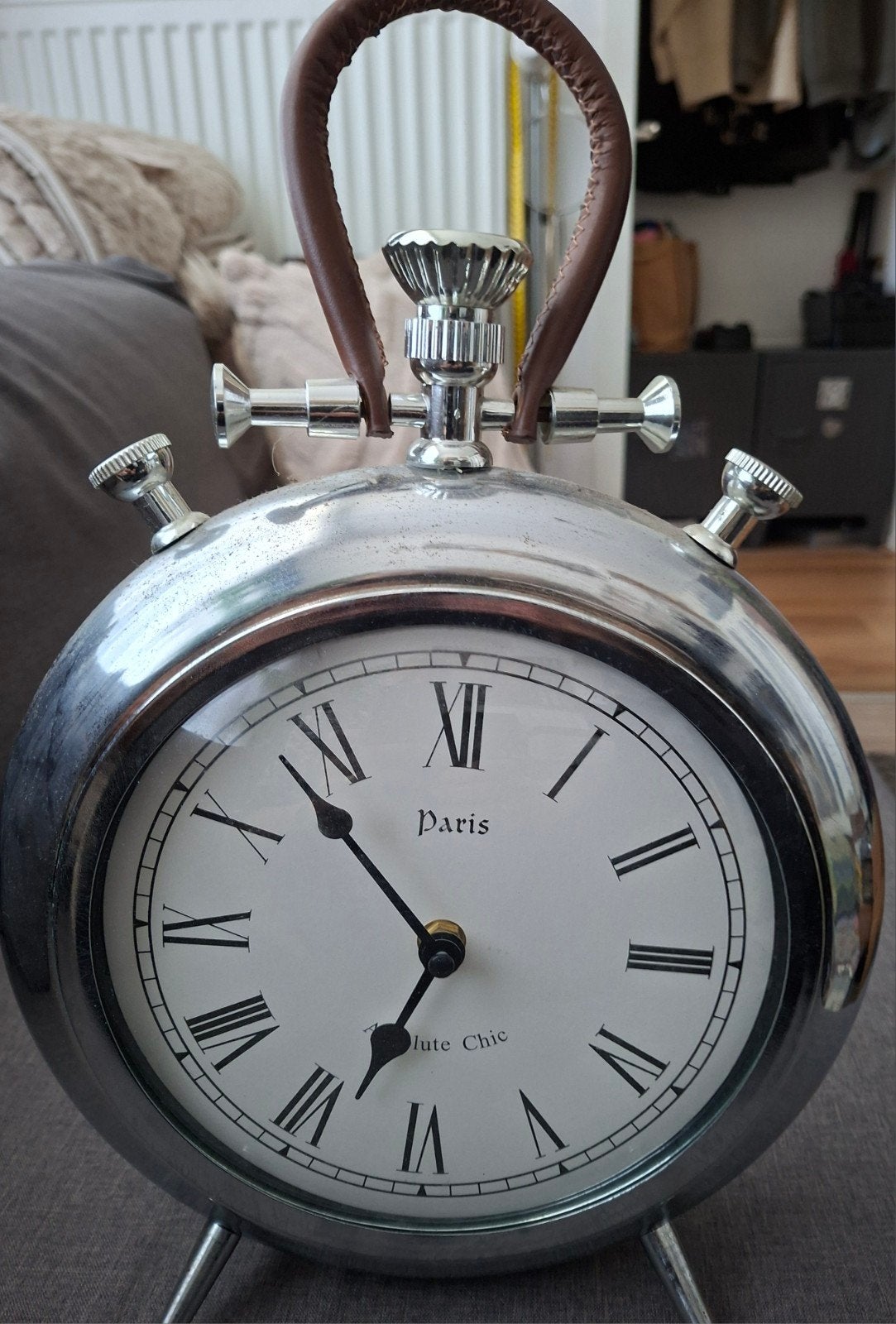 Leuke klok kan staan en hangen horloge model, Huis en Inrichting, Woonaccessoires | Klokken, Ophalen of Verzenden, Wandklok