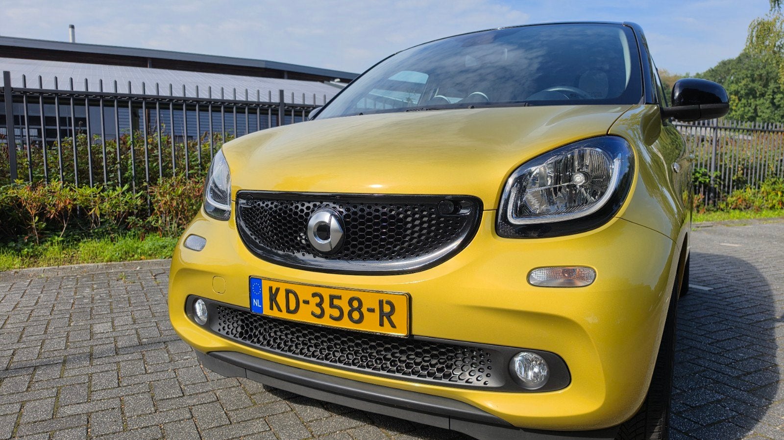 Smart ForFour Passion 1.0 52KW 2016 Geel/Zwart, Auto's, 4 stoelen, 24 km/l, Handgeschakeld, 70 pk