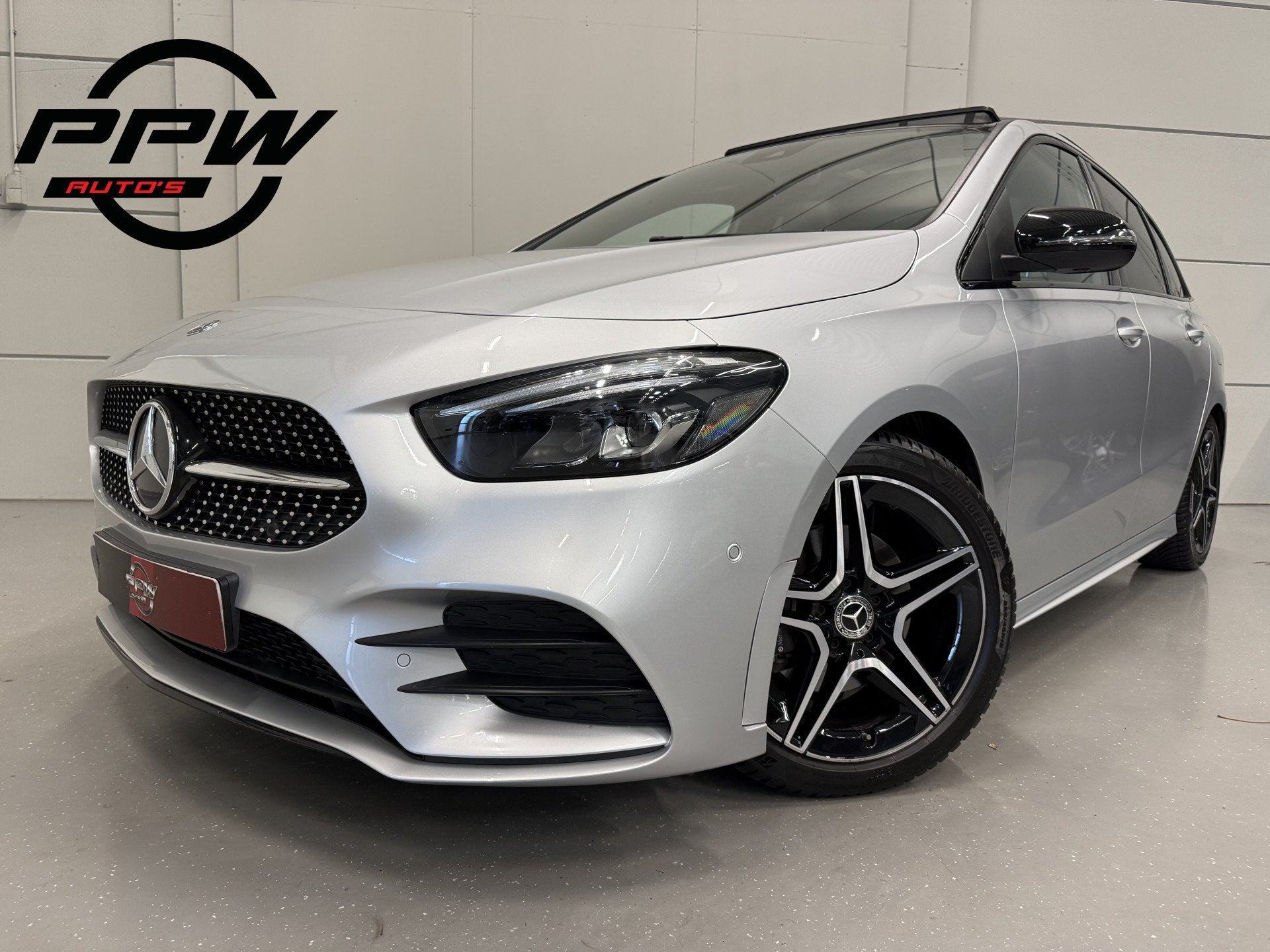 Mercedes-Benz B-Klasse 200 AMG aut. 58.889KM/PANO/TREKHAAK/M, Dealer onderhouden, Gebruikt, Zwart, 4 cilinders
