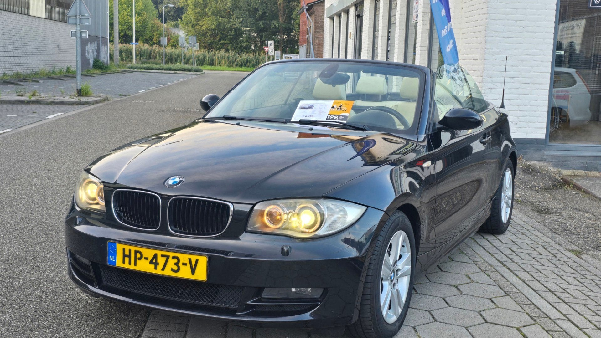 BMW 1-serie Cabrio 120i*zeer nette auto*apk*airco*leer*rijd, Auto's, 1-Serie, 4 cilinders, Cabriolet, 4 stoelen