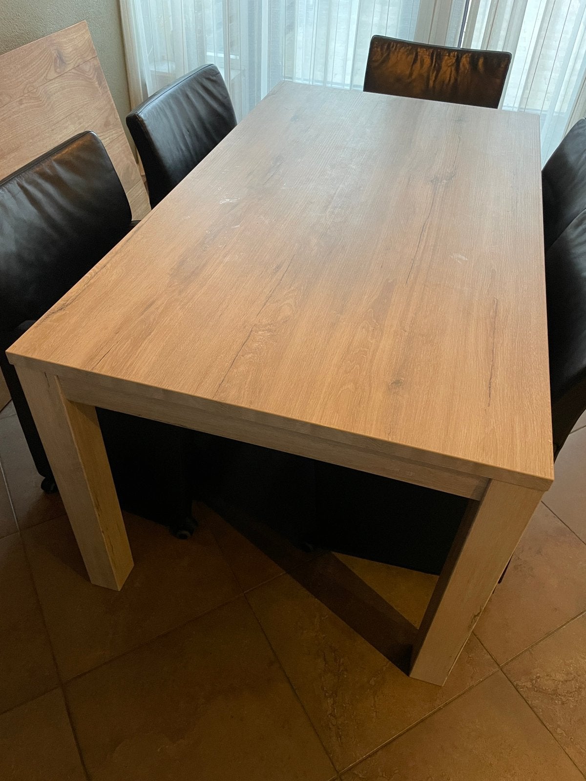 Houten tafel, Ophalen, Zo goed als nieuw, 4 tot 6 stoelen