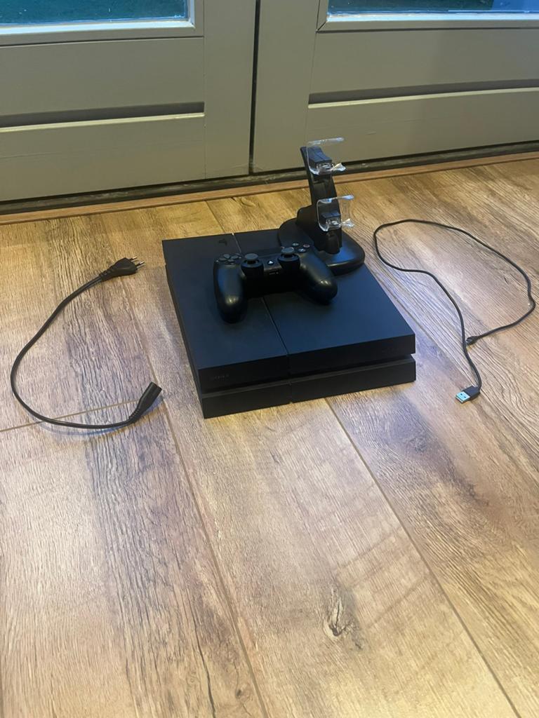 Ps4 met controller, Spelcomputers en Games, Spelcomputers | Sony PlayStation 4, Ophalen, 500 GB, Zo goed als nieuw, Met 1 controller