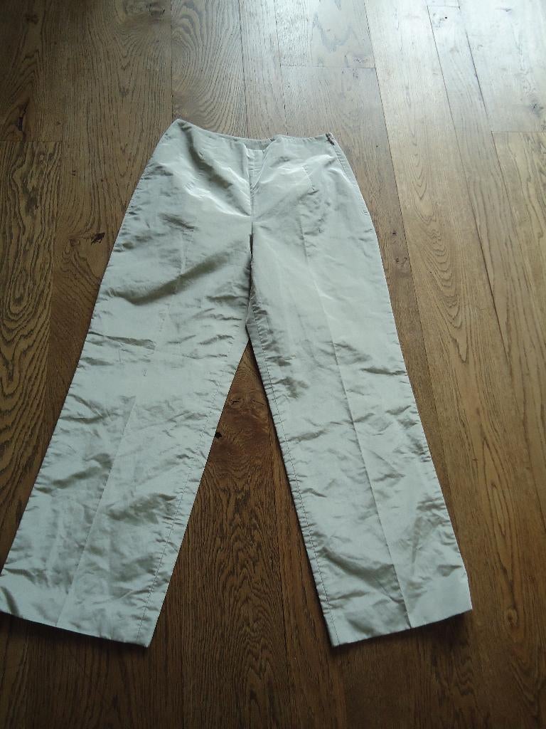z.g.a.n. zilver/grijze glimmende René Lezard broek maat 36, Kleding | Dames, Rene Lezard, Ophalen of Verzenden, Zo goed als nieuw