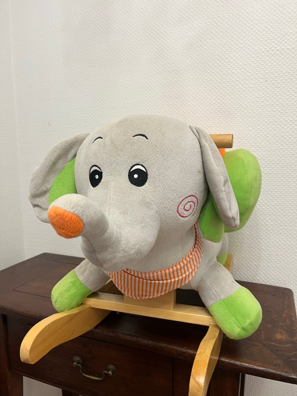 Hobbel olifant schommelolifant hobbelpaard hobbelen, Ophalen of Verzenden, Gebruikt, Overige typen, Met wieltjes