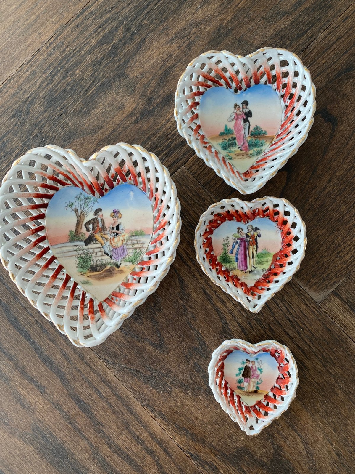 Set van 4 handbeschilderde schaaltjes in hartvorm uit 1940, Ophalen of Verzenden