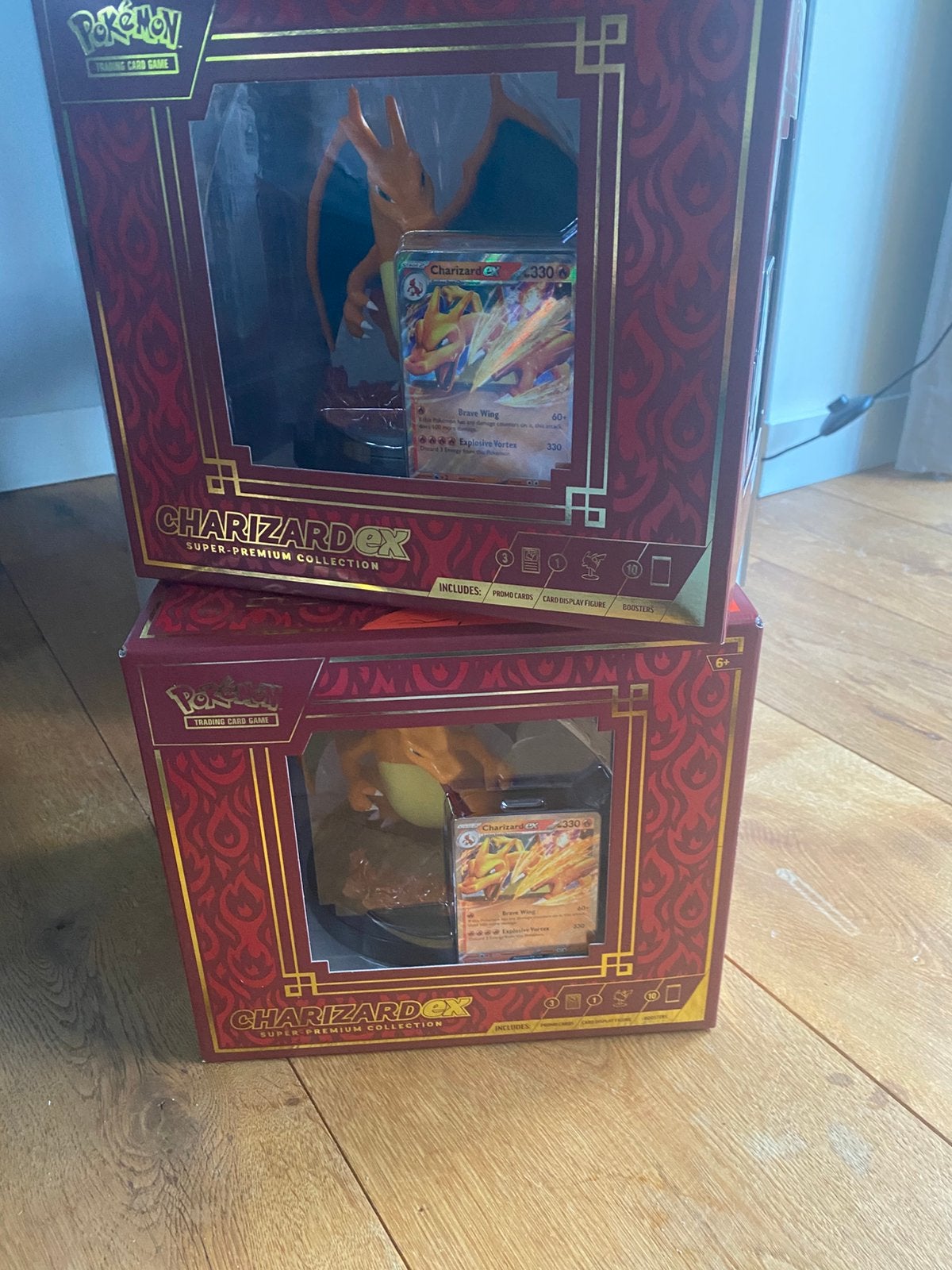 Pokémon Charizard ex Super Premium Collection Box, Ophalen of Verzenden, Zo goed als nieuw, Overige typen, Foil