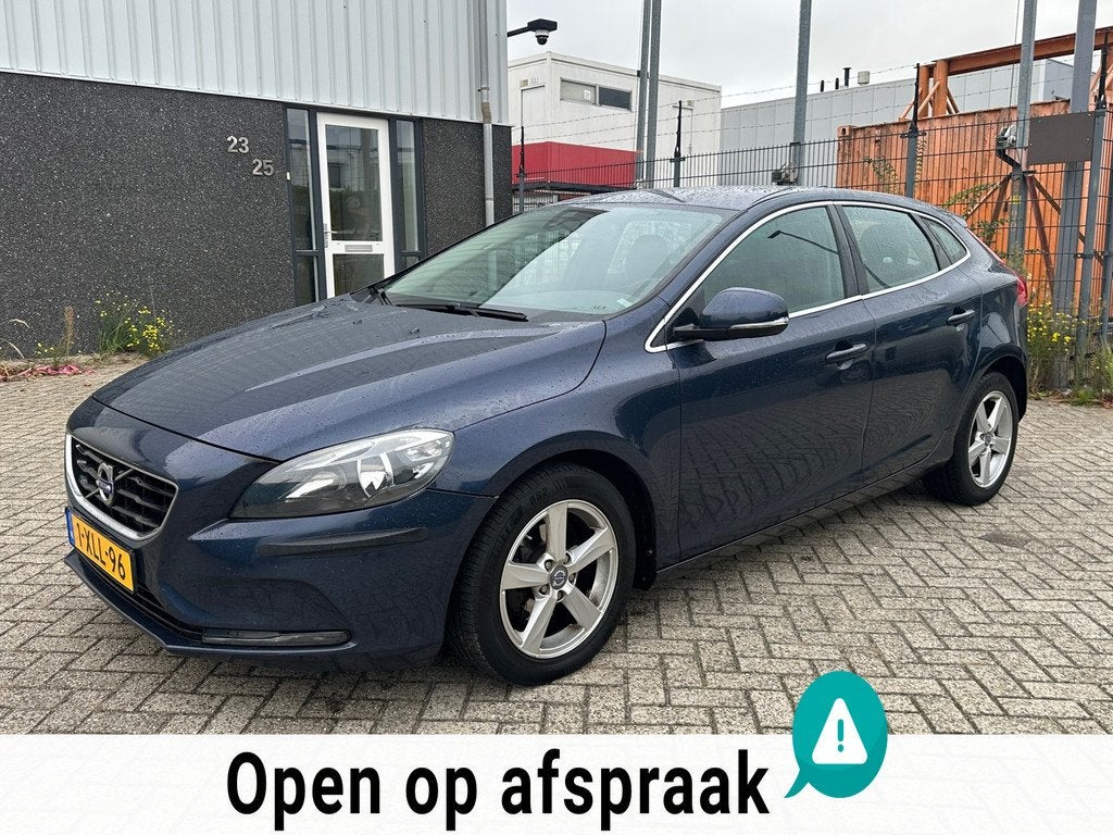 Volvo V40 1.6 D2 Momentum Business 2014, Auto's, Volvo, Voorwielaandrijving, Euro 5, Gebruikt, Zwart