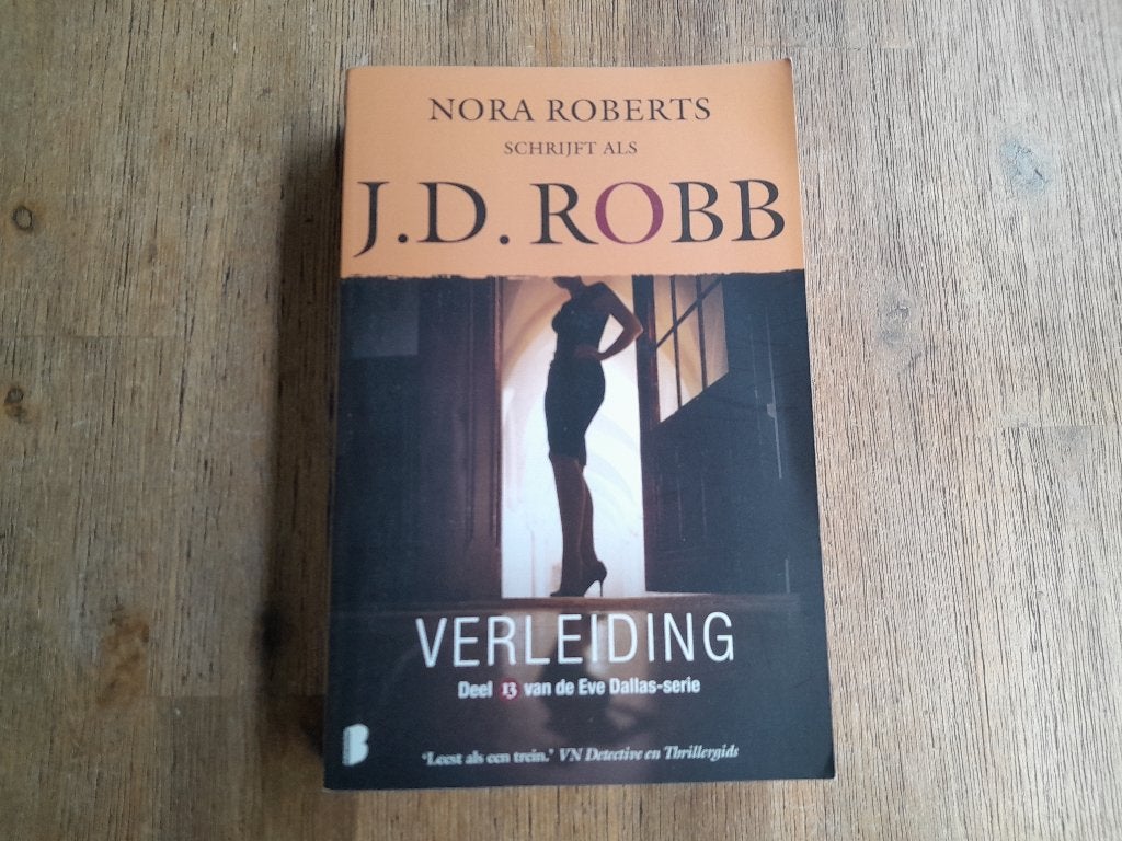 J.D. Robb/ Verleiding - DL13 Eve Dallas, Boeken, Ophalen of Verzenden, Zo goed als nieuw