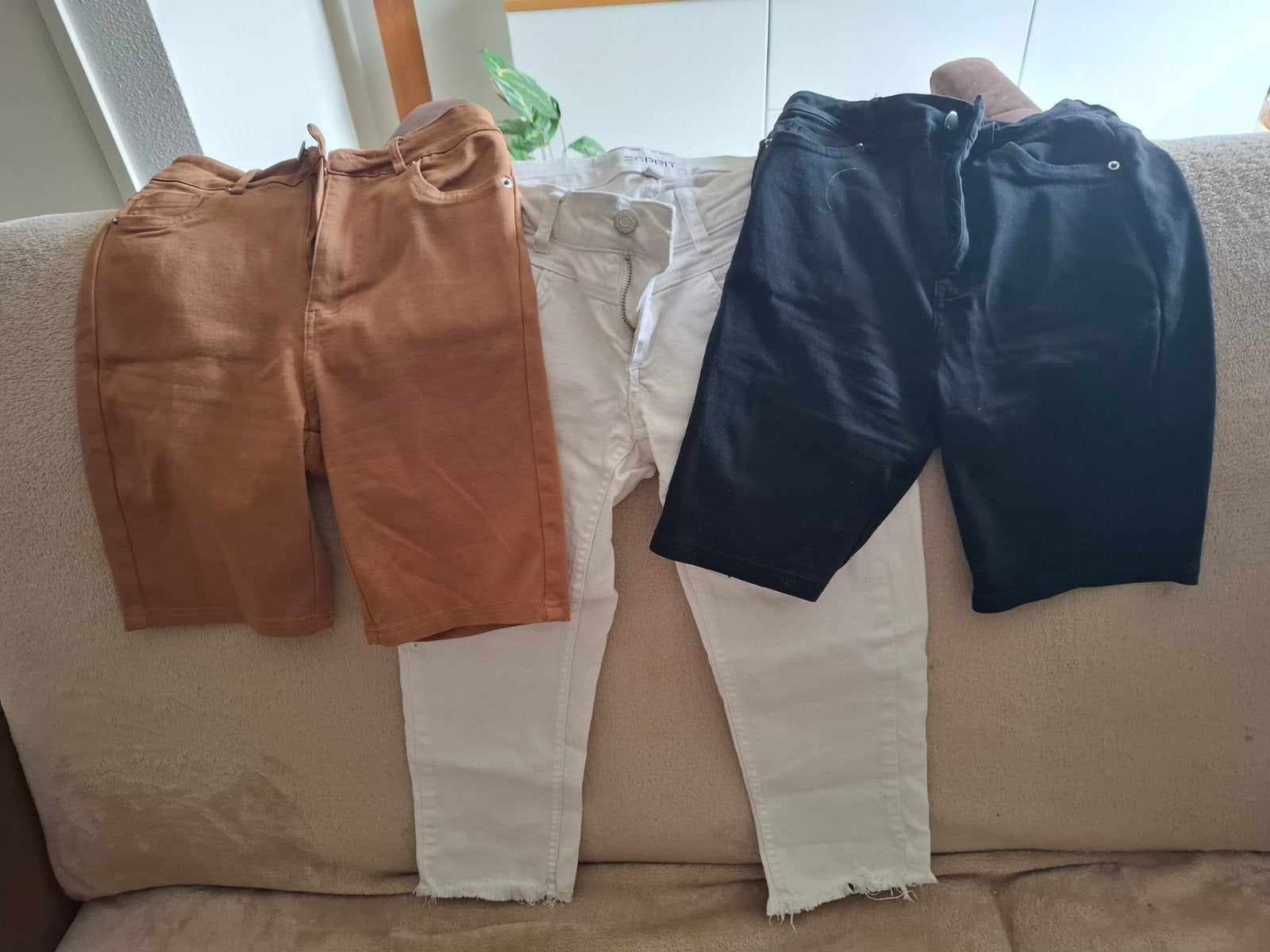 Witte Dames Jeans 34 - Zwart, Bruin 36, Zwart, Ophalen of Verzenden, Zo goed als nieuw, Driekwart