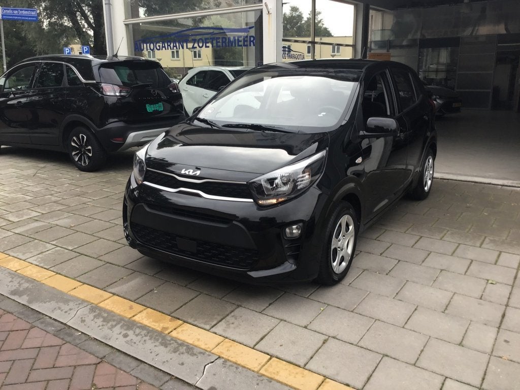 Kia Picanto 1.0 DPi DynamicLine (bj 2023), Auto's, Gebruikt, Euro 6, 4 stoelen, Zwart