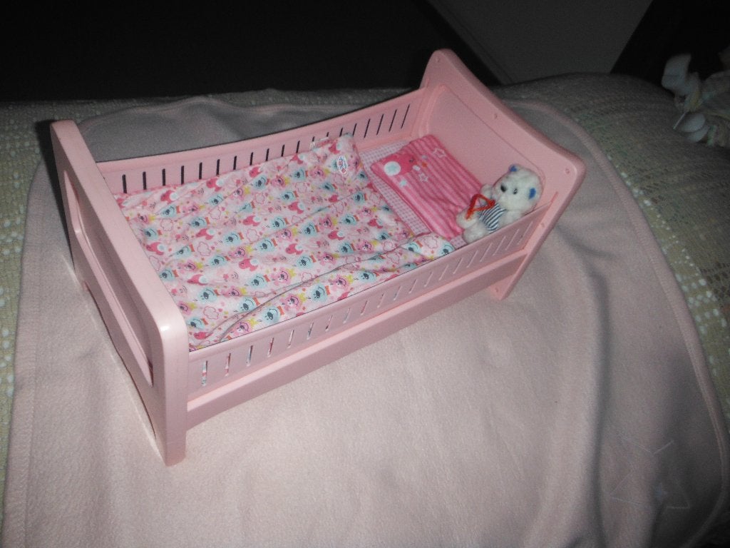 baby born bedje met beddegoed, Kinderen en Baby's, Speelgoed | Poppen, Ophalen, Zo goed als nieuw, Babypop