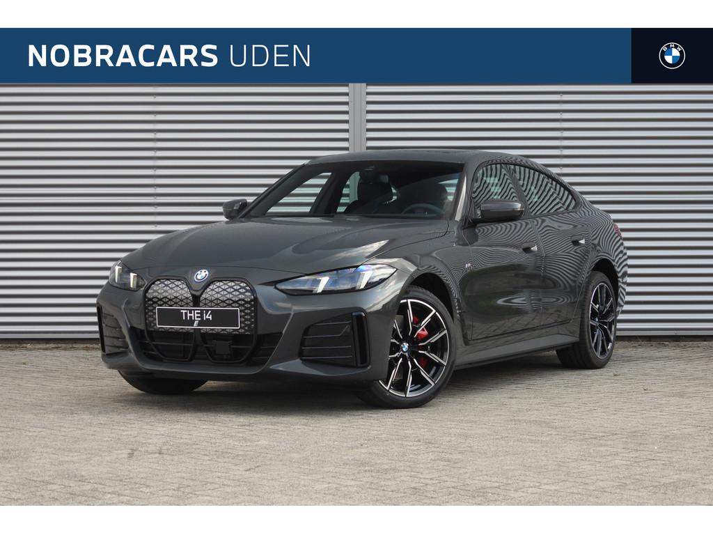 BMW i4 eDrive35 Gran Coupé M Sport / Schuif-kanteldak / Ada, Auto's, BMW, Achterwielaandrijving, Zwart, Metallic lak, Leder