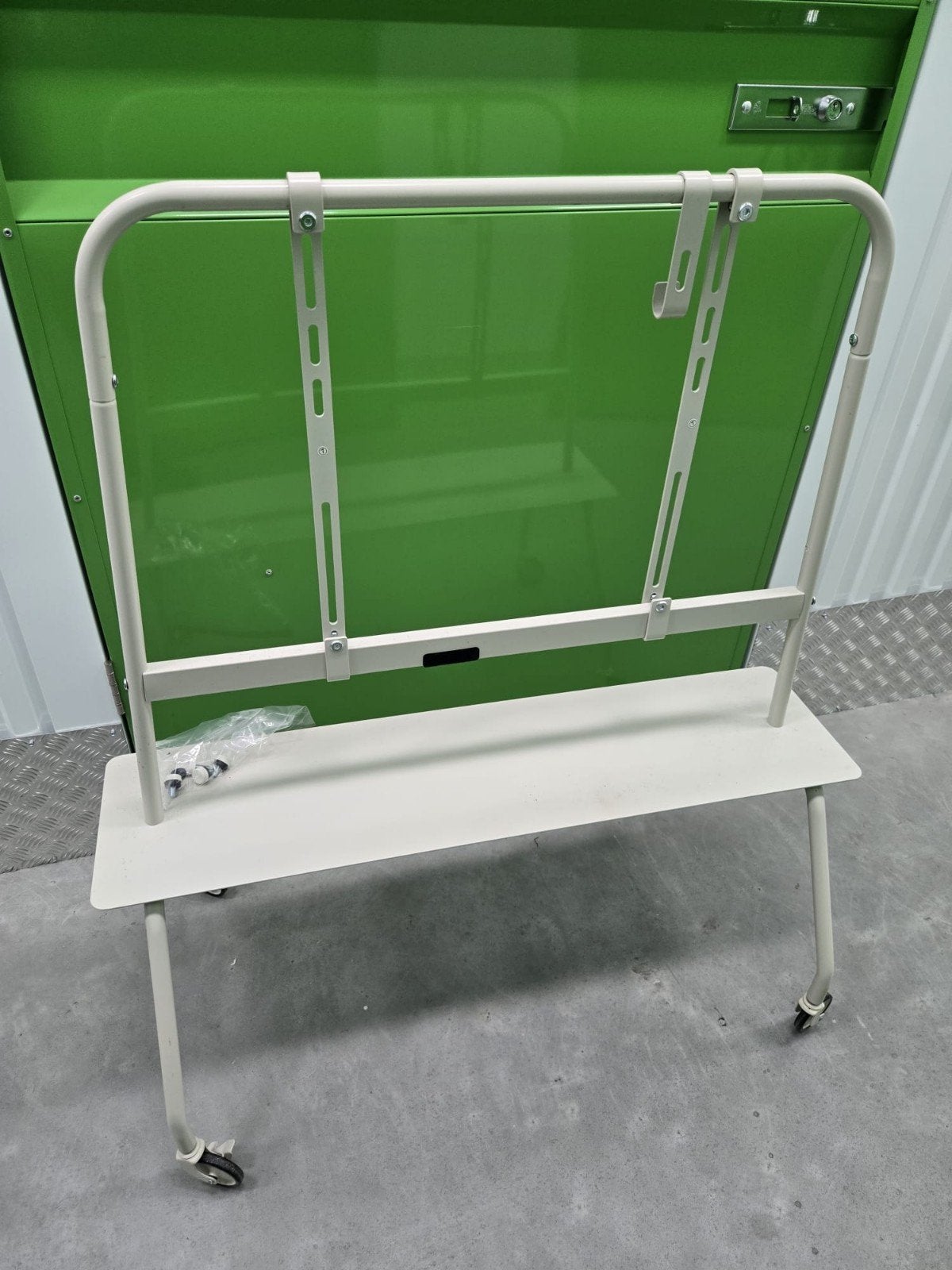 TV Standaard op Wielen - Verrijdbaar en Praktisch, Ophalen, Gebruikt, Modern, functioneel, 100 tot 150 cm