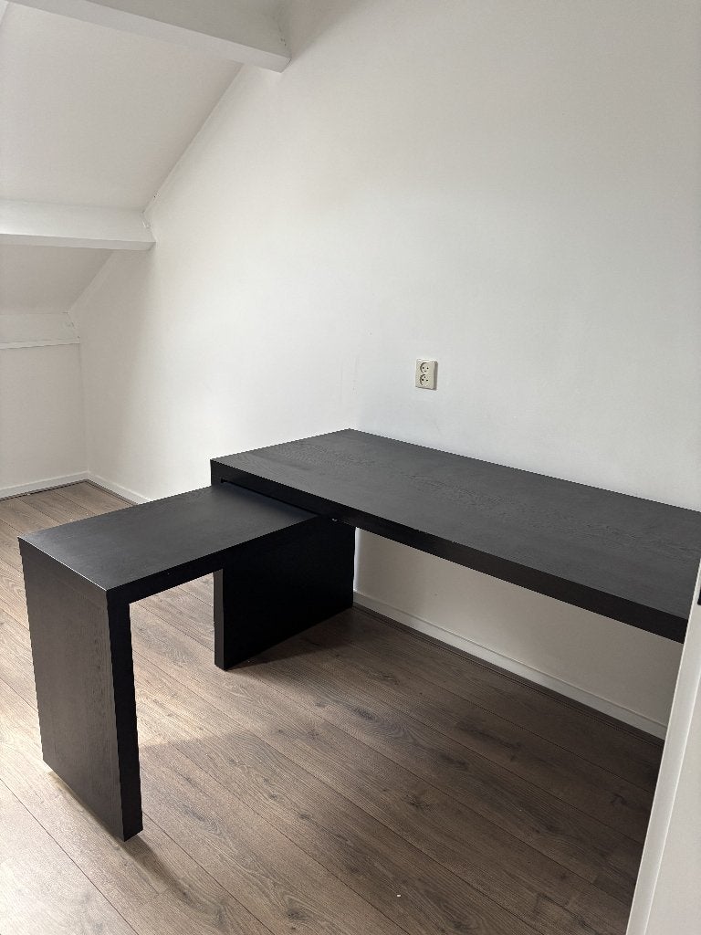 Zwartbruin Ikea Malm bureau met uittrekbaar blad, Ophalen of Verzenden, Gebruikt