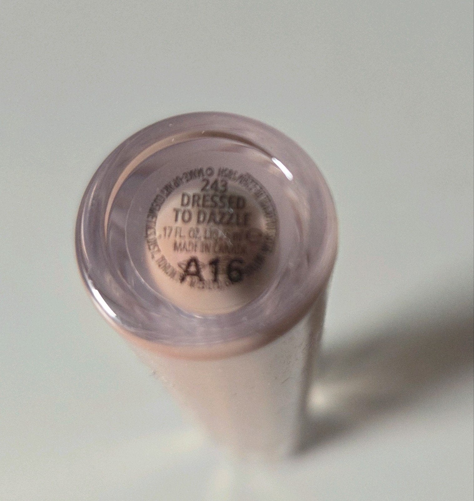 Foto 2 van MAC COSMETICS lipglass cushion DRESSED TO DAZZLE