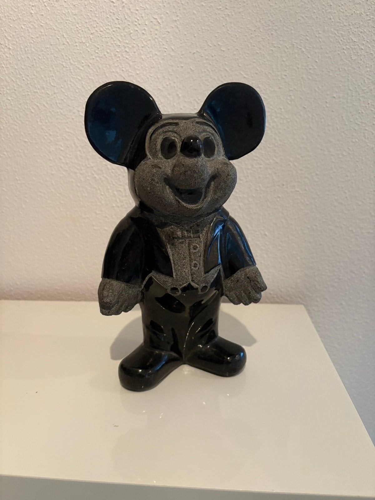 Mickey Mouse beeld van steen (ik denk Japans), Overige onderwerpen, Ophalen of Verzenden, Handgemaakt, Steen of Keramiek