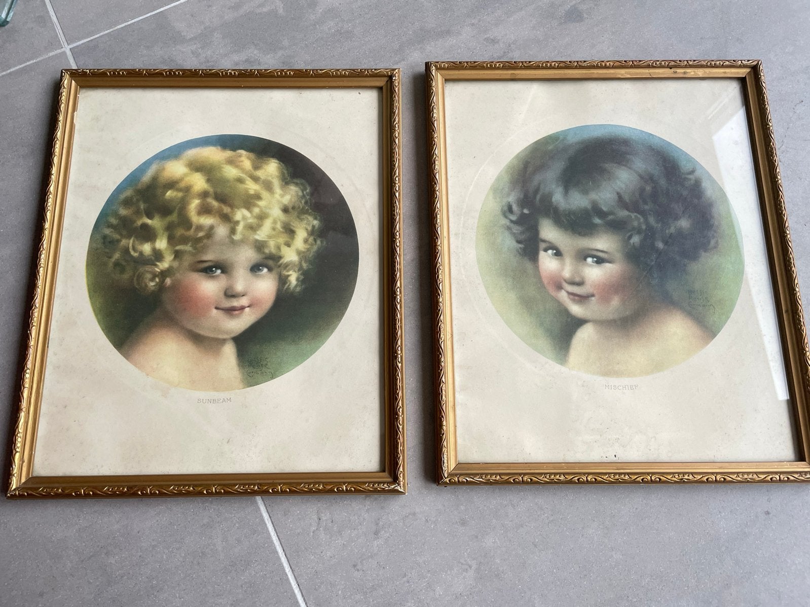 Set van 2 Vintage Kinderportretten: 'Sunbeam' & 'Mischief', Ophalen, Portret of Personen, Klassiek, Print