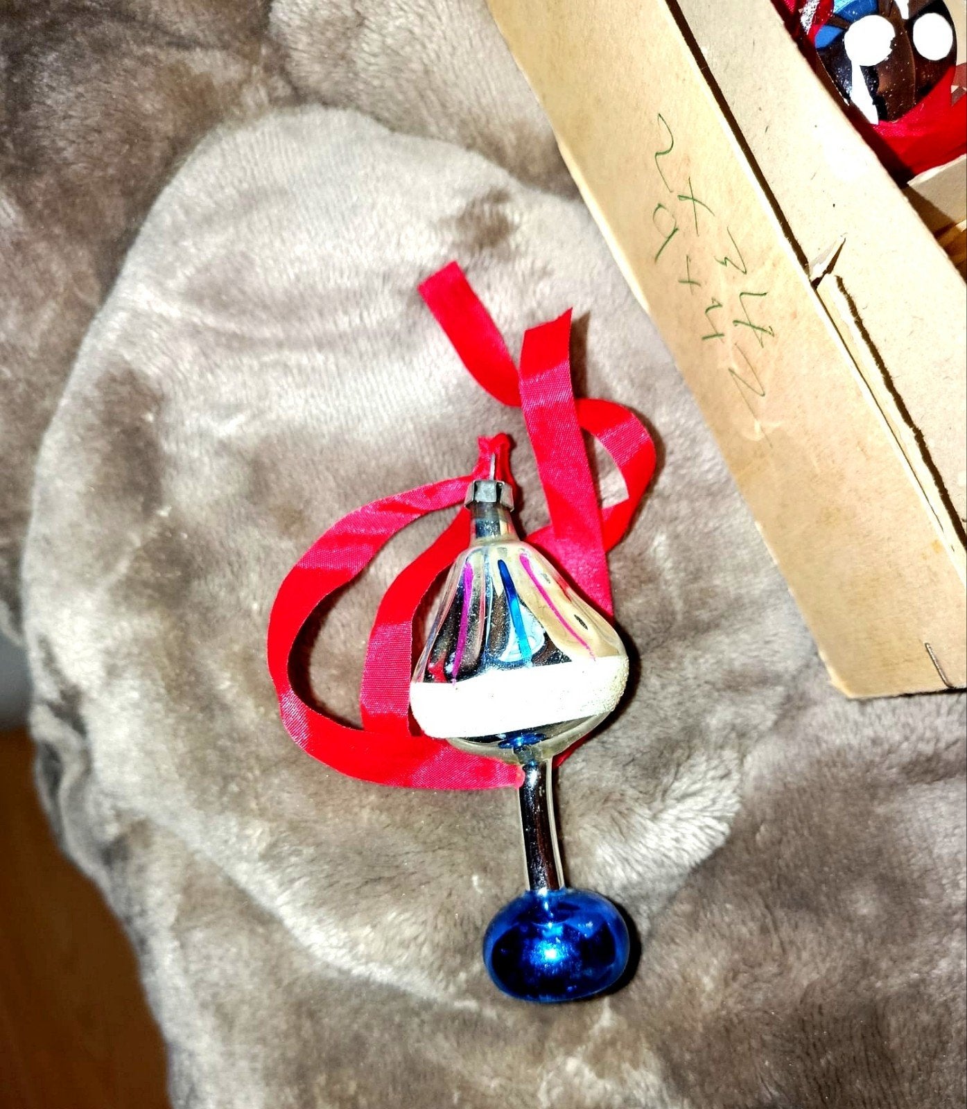 Vintage zilveren gesuikerde kerstballen 11stuks en tolletje, Ophalen